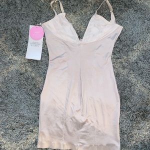 NWOT Secret by Victoria’s Secret So Curvaceous Shaping Slip with Panty